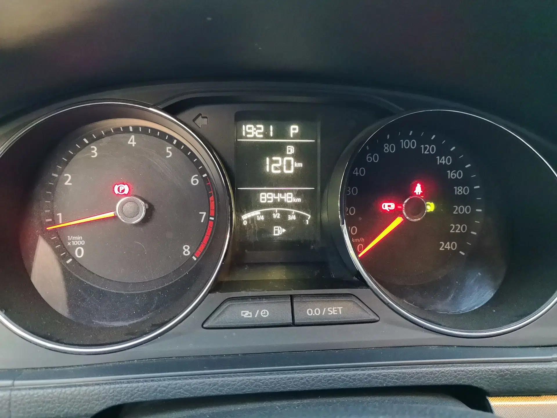 Volkswagen Lavida 2017 1.6L Automatic Comfort Edition — миниатюра 9
