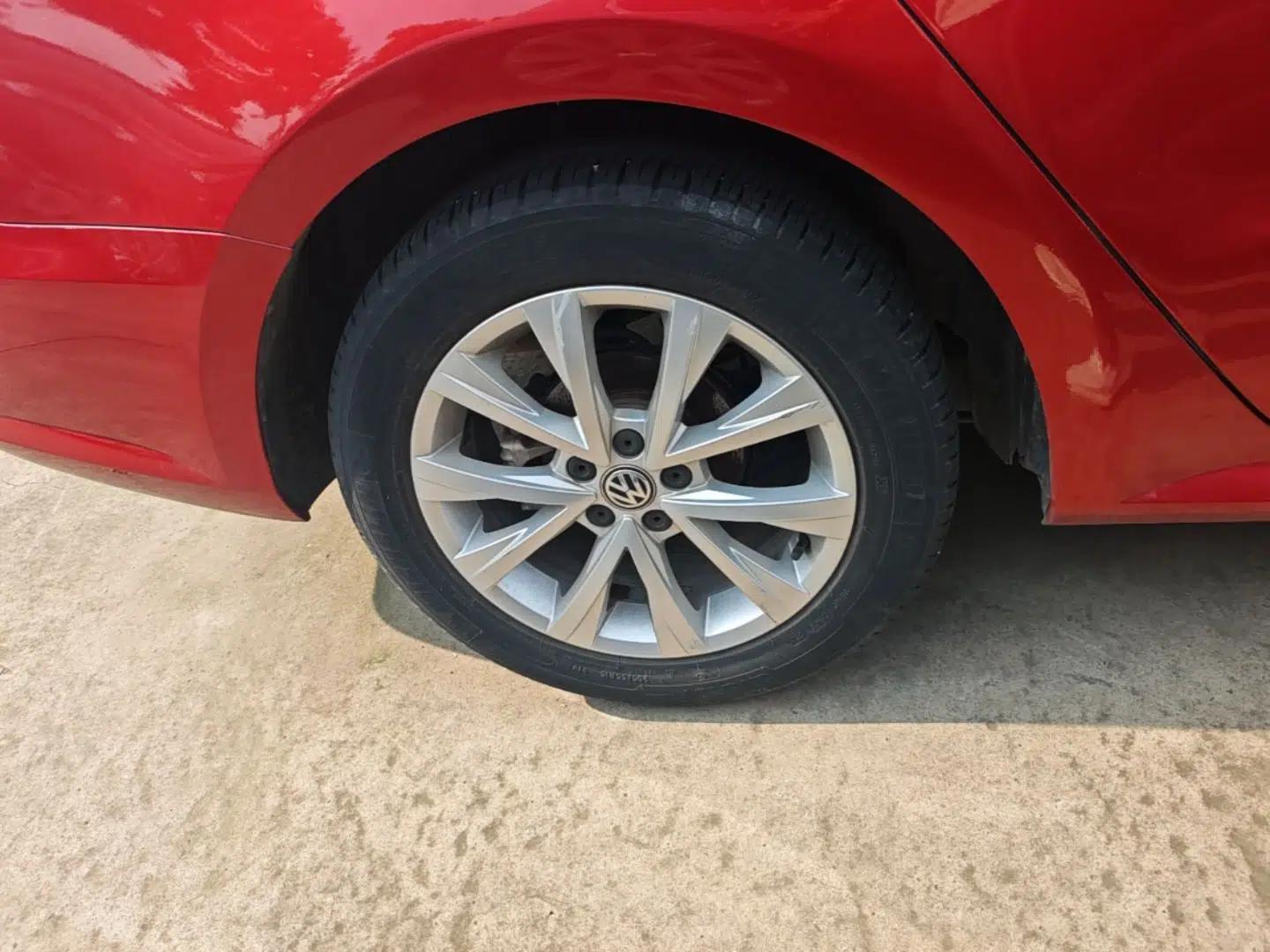 Volkswagen Lavida 2015 1.6L Automatic Comfort Edition — миниатюра 11
