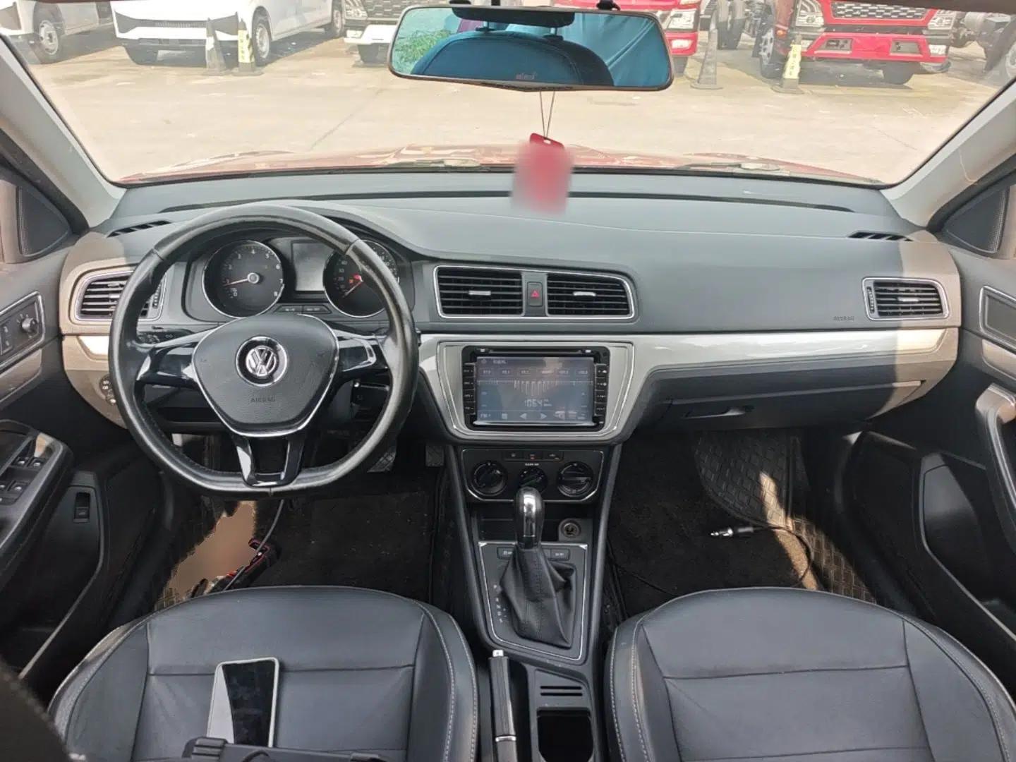 Volkswagen Lavida 2015 1.6L Automatic Comfort Edition — миниатюра 12