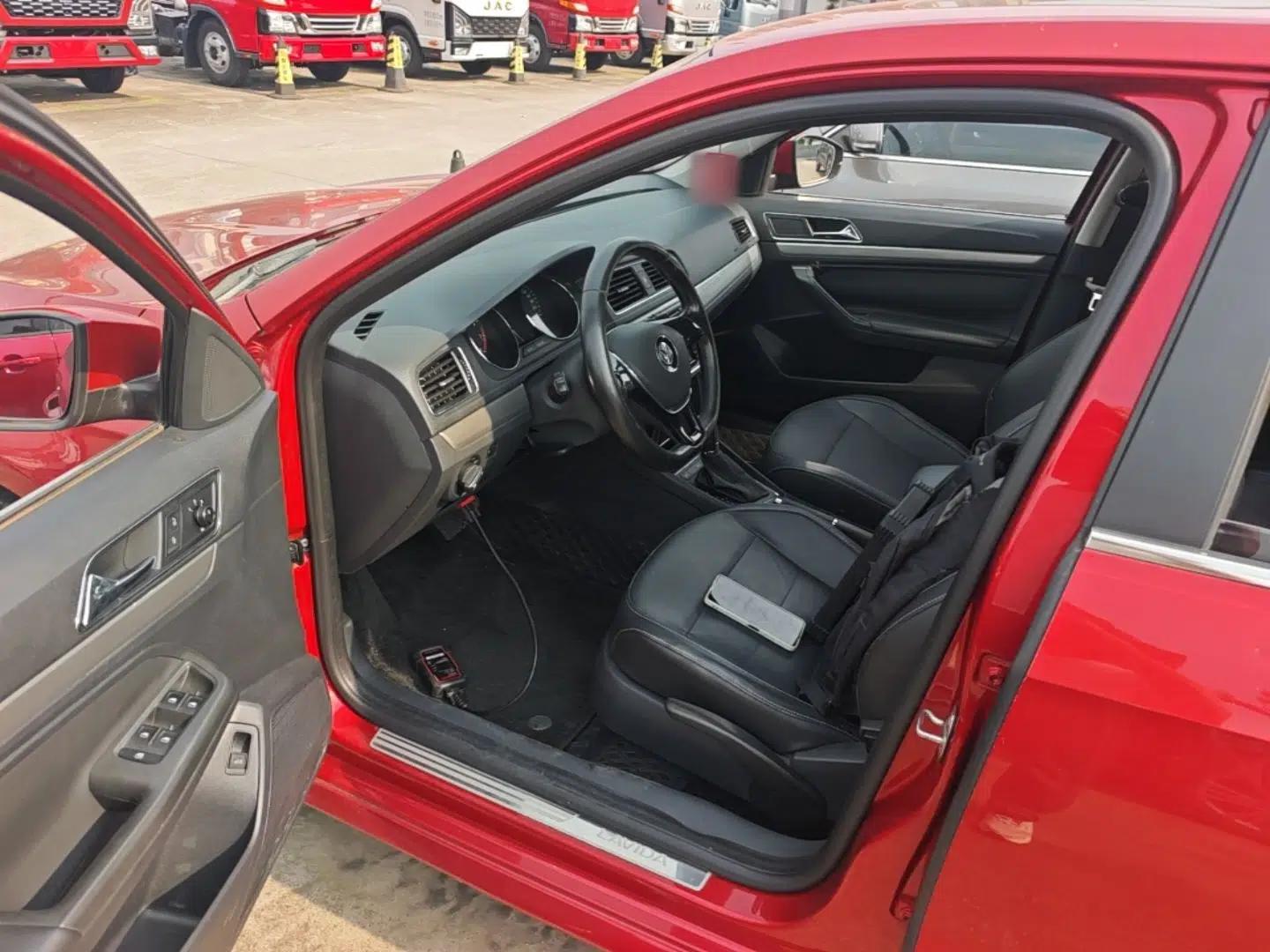 Volkswagen Lavida 2015 1.6L Automatic Comfort Edition — миниатюра 18