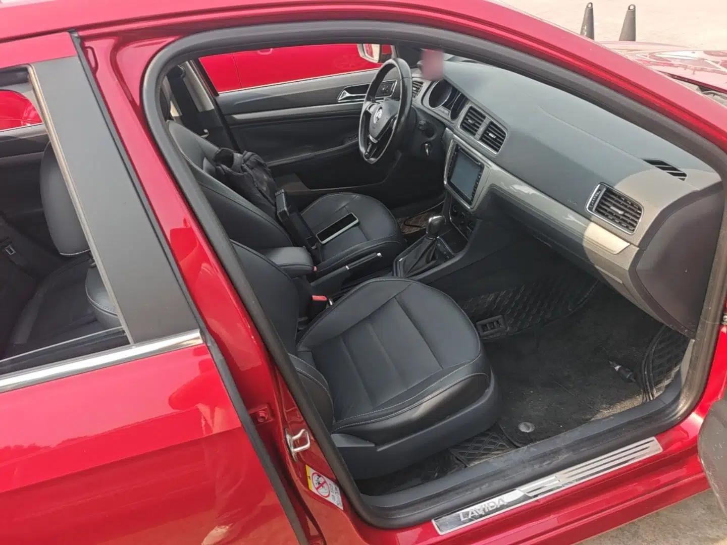 Volkswagen Lavida 2015 1.6L Automatic Comfort Edition — миниатюра 19