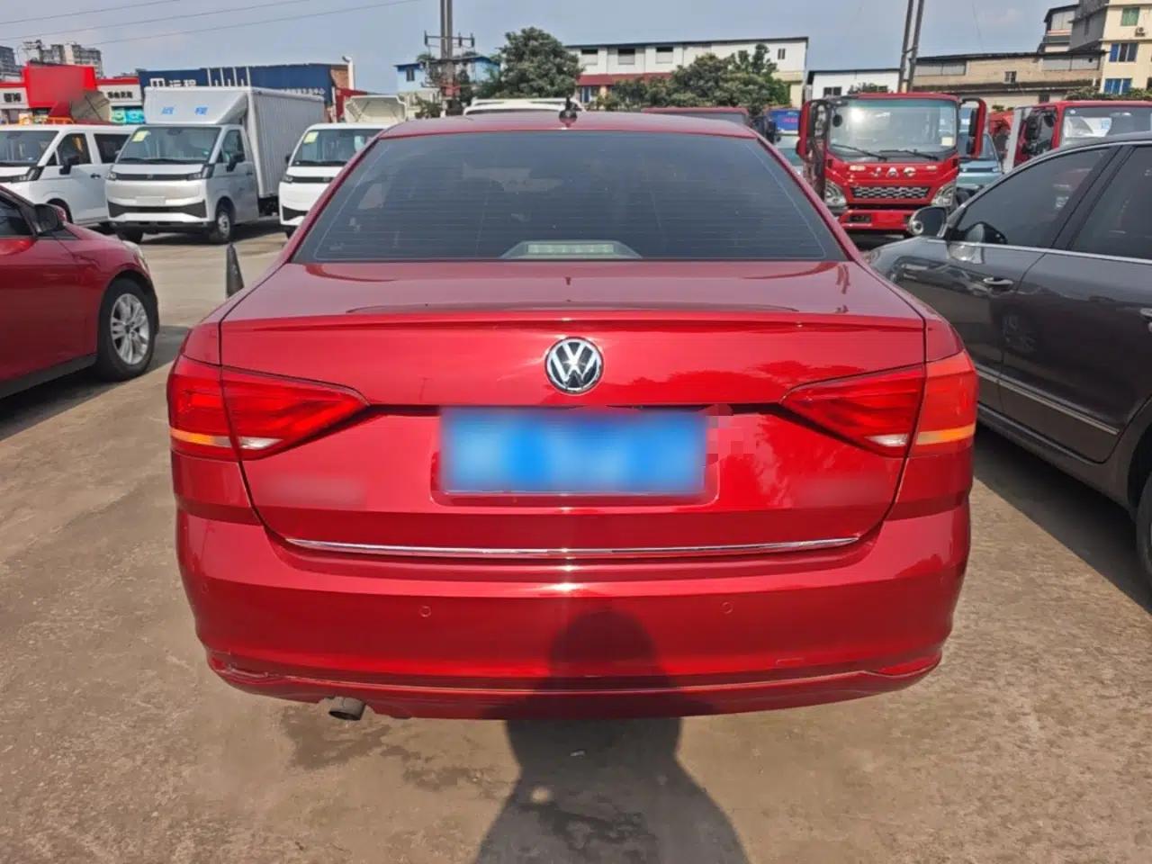 Volkswagen Lavida 2015 1.6L Automatic Comfort Edition — миниатюра 5