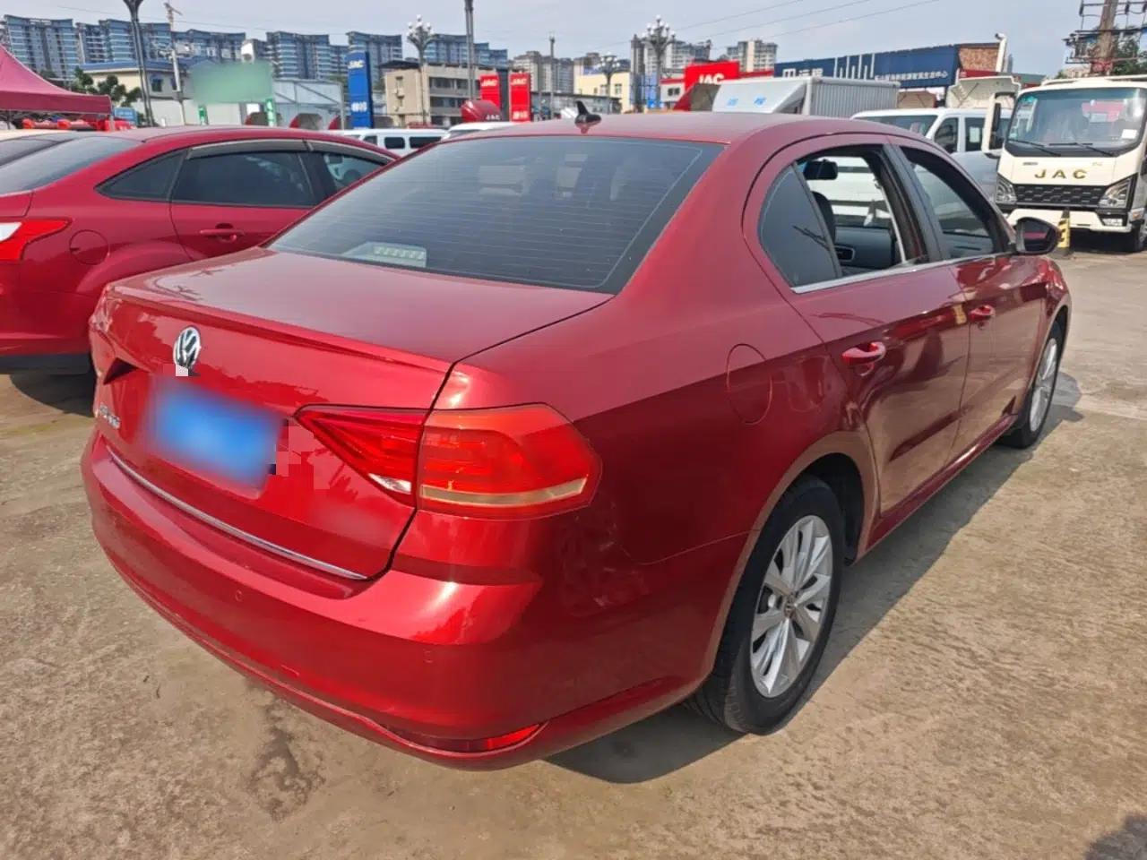 Volkswagen Lavida 2015 1.6L Automatic Comfort Edition — миниатюра 6