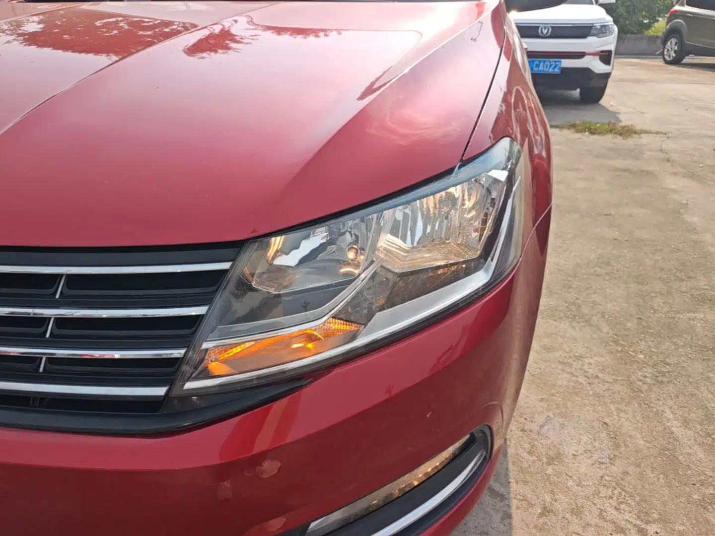 Volkswagen Lavida 2015 1.6L Automatic Comfort Edition — миниатюра 8