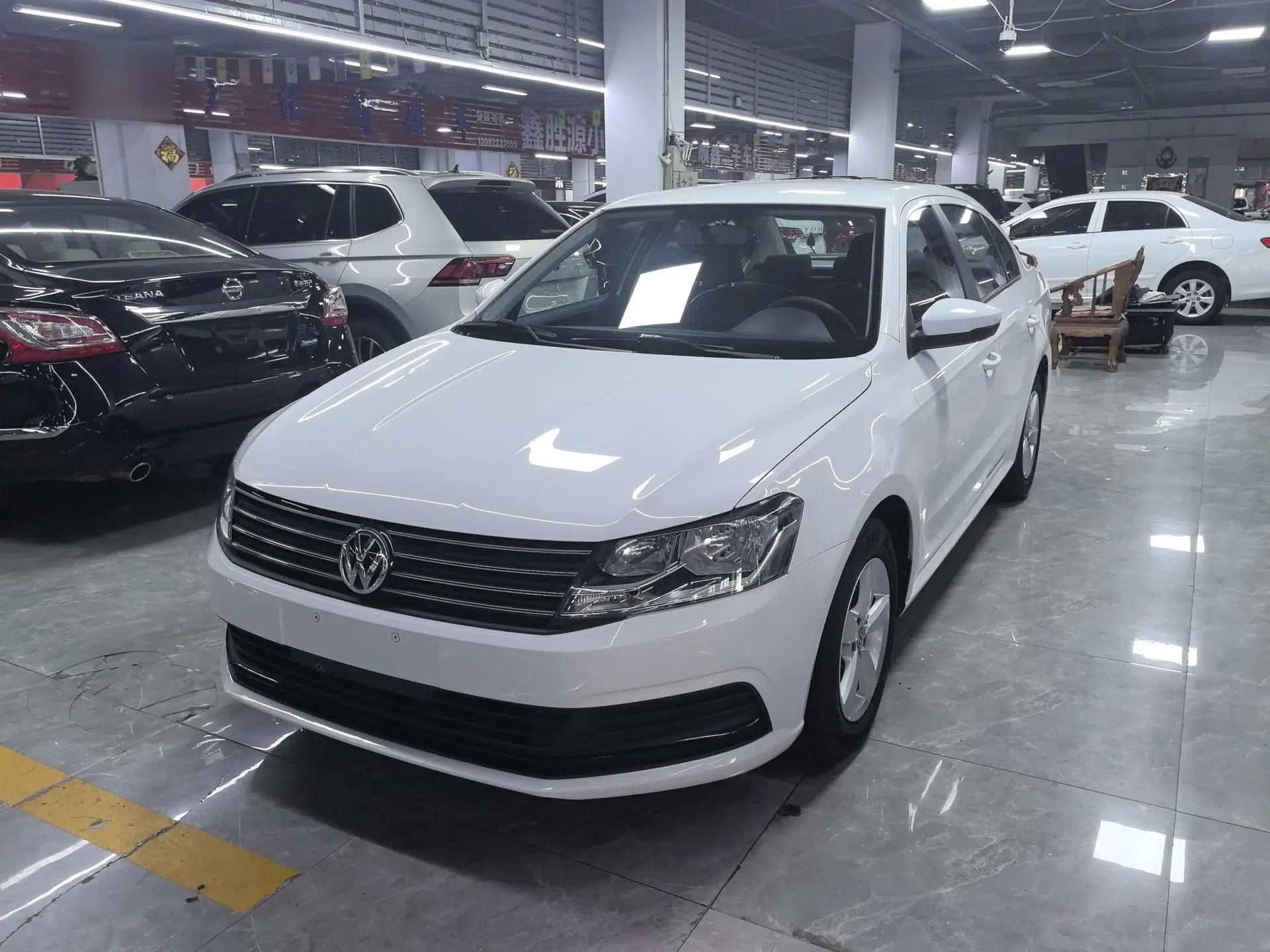 Volkswagen Lavida 2015 1.6L Automatic Fashion Edition — миниатюра 1