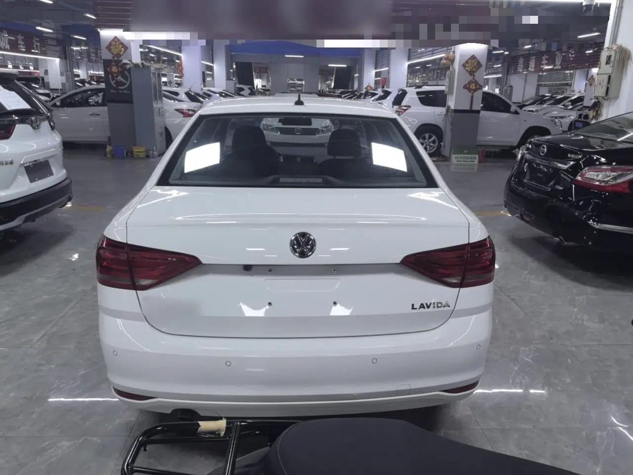 Volkswagen Lavida 2015 1.6L Automatic Fashion Edition — миниатюра 4