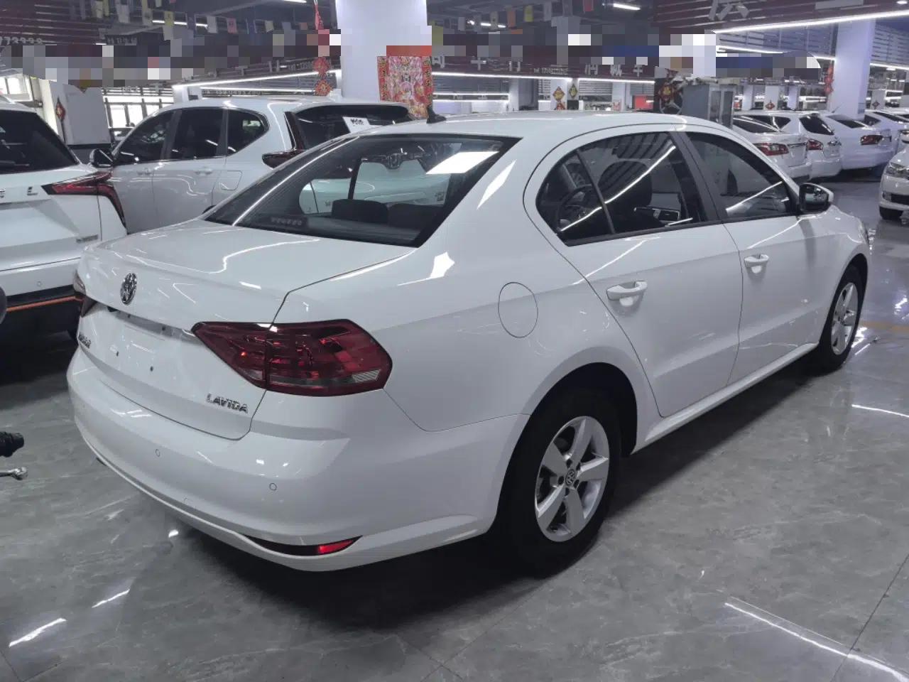 Volkswagen Lavida 2015 1.6L Automatic Fashion Edition — миниатюра 6