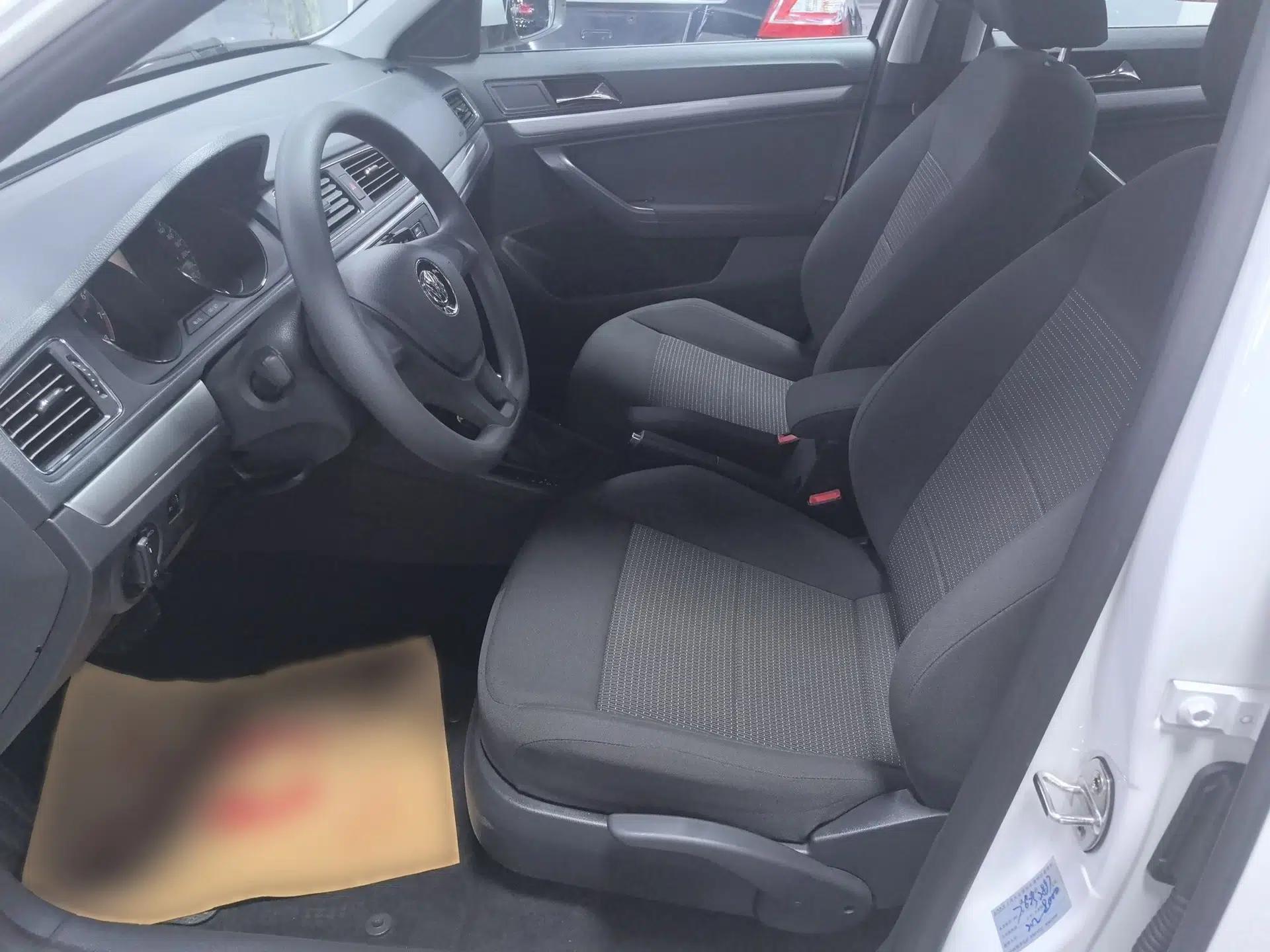 Volkswagen Lavida 2015 1.6L Automatic Fashion Edition — миниатюра 8