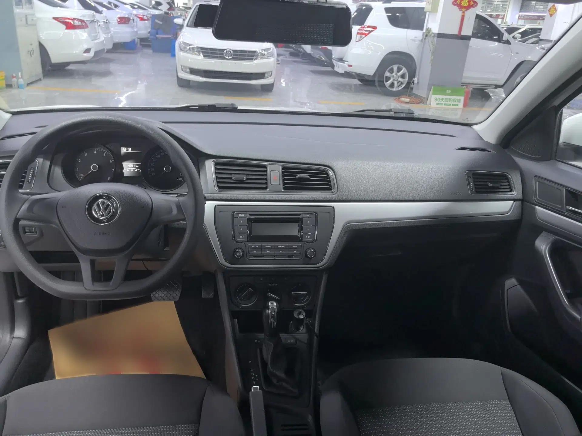 Volkswagen Lavida 2015 1.6L Automatic Fashion Edition — миниатюра 10