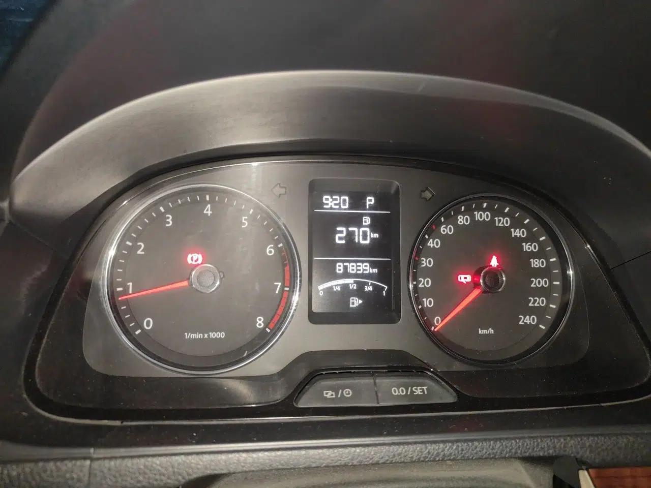 Volkswagen Lavida 2013 Restyled Classic 1.6L Automatic Comfort Edition — миниатюра 11