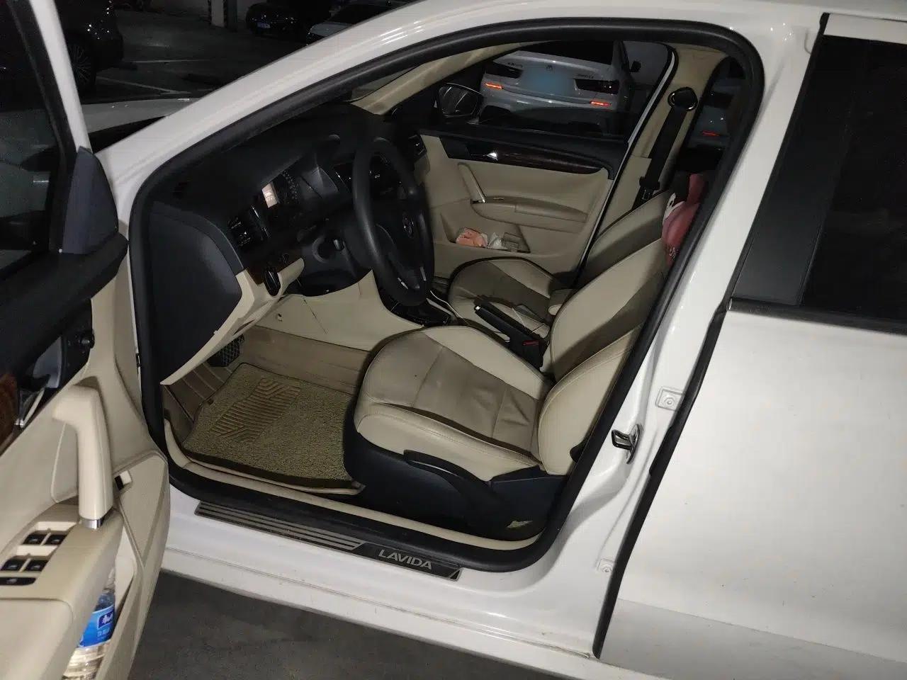 Volkswagen Lavida 2013 Restyled Classic 1.6L Automatic Comfort Edition — миниатюра 16