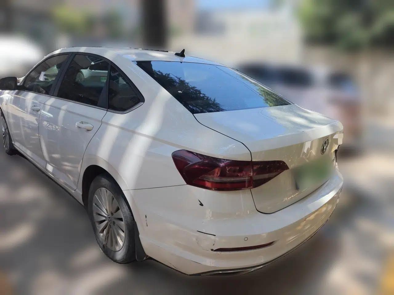 Volkswagen Lavida 2022 1.5L Automatic Comfort Edition — миниатюра 4