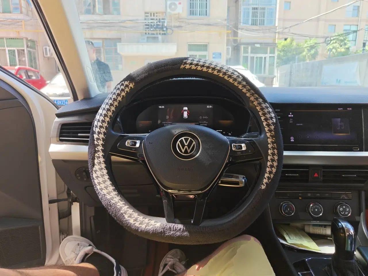 Volkswagen Lavida 2022 1.5L Automatic Comfort Edition — миниатюра 10