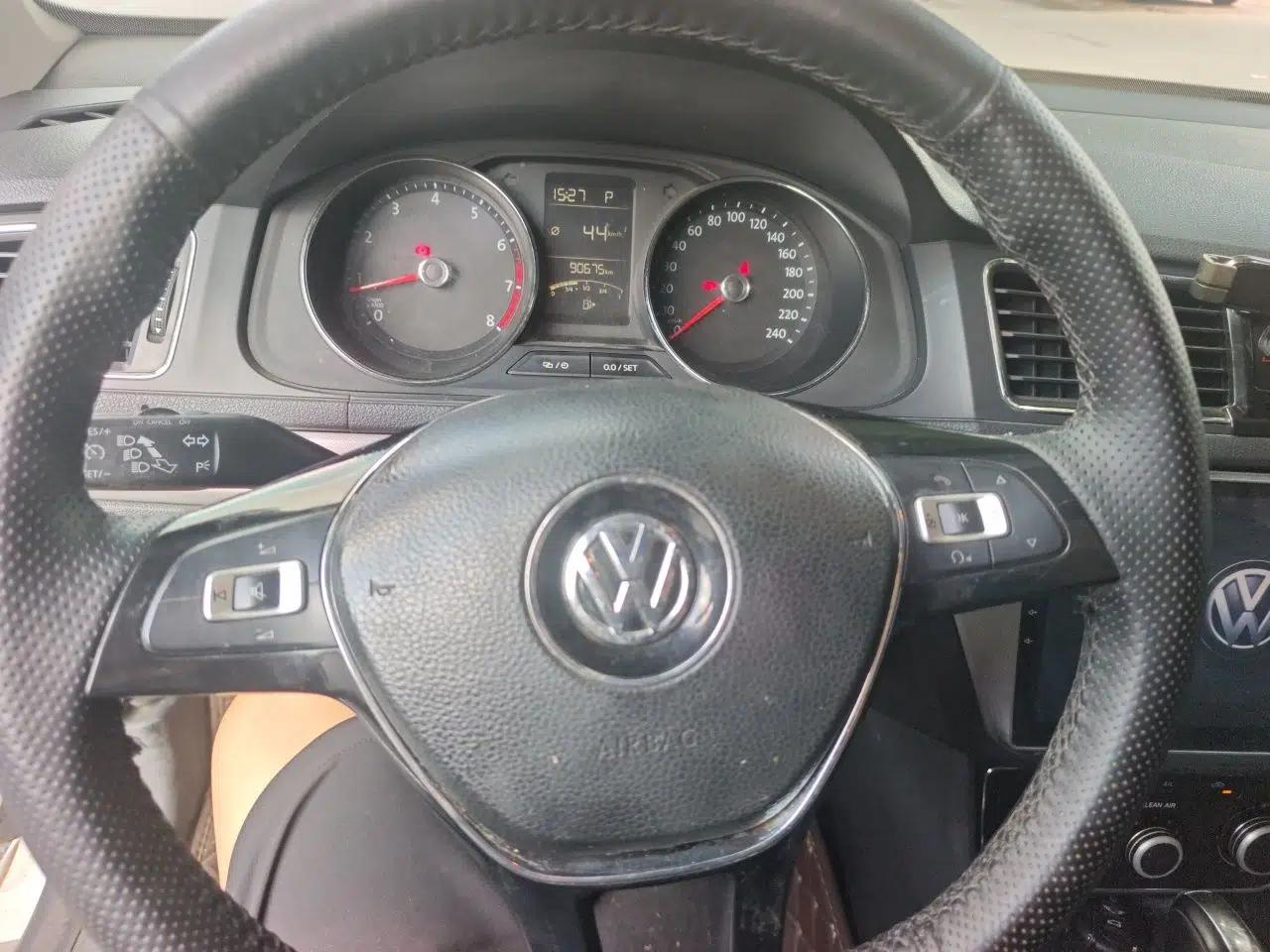 Volkswagen Lavida 2017 1.6L Automatic Comfort Edition — миниатюра 11