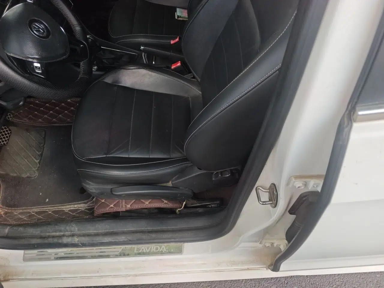 Volkswagen Lavida 2017 1.6L Automatic Comfort Edition — миниатюра 15