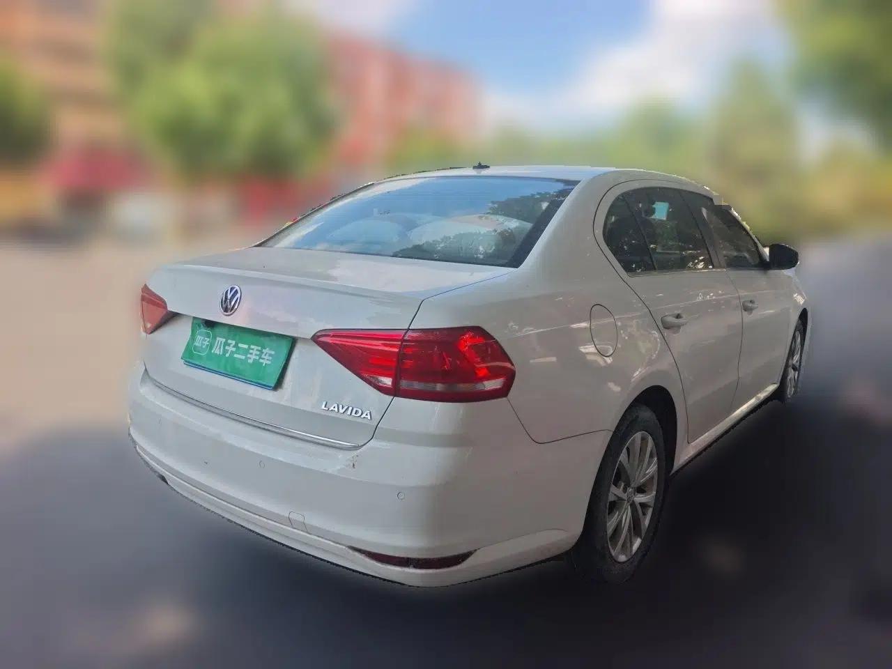 Volkswagen Lavida 2017 1.6L Automatic Comfort Edition — миниатюра 6