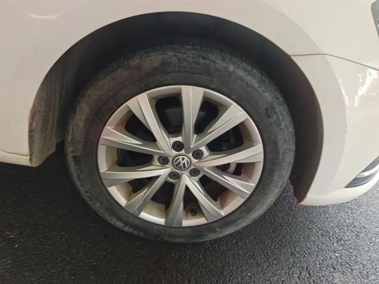 Volkswagen Lavida 2017 1.6L Automatic Comfort Edition — миниатюра 8
