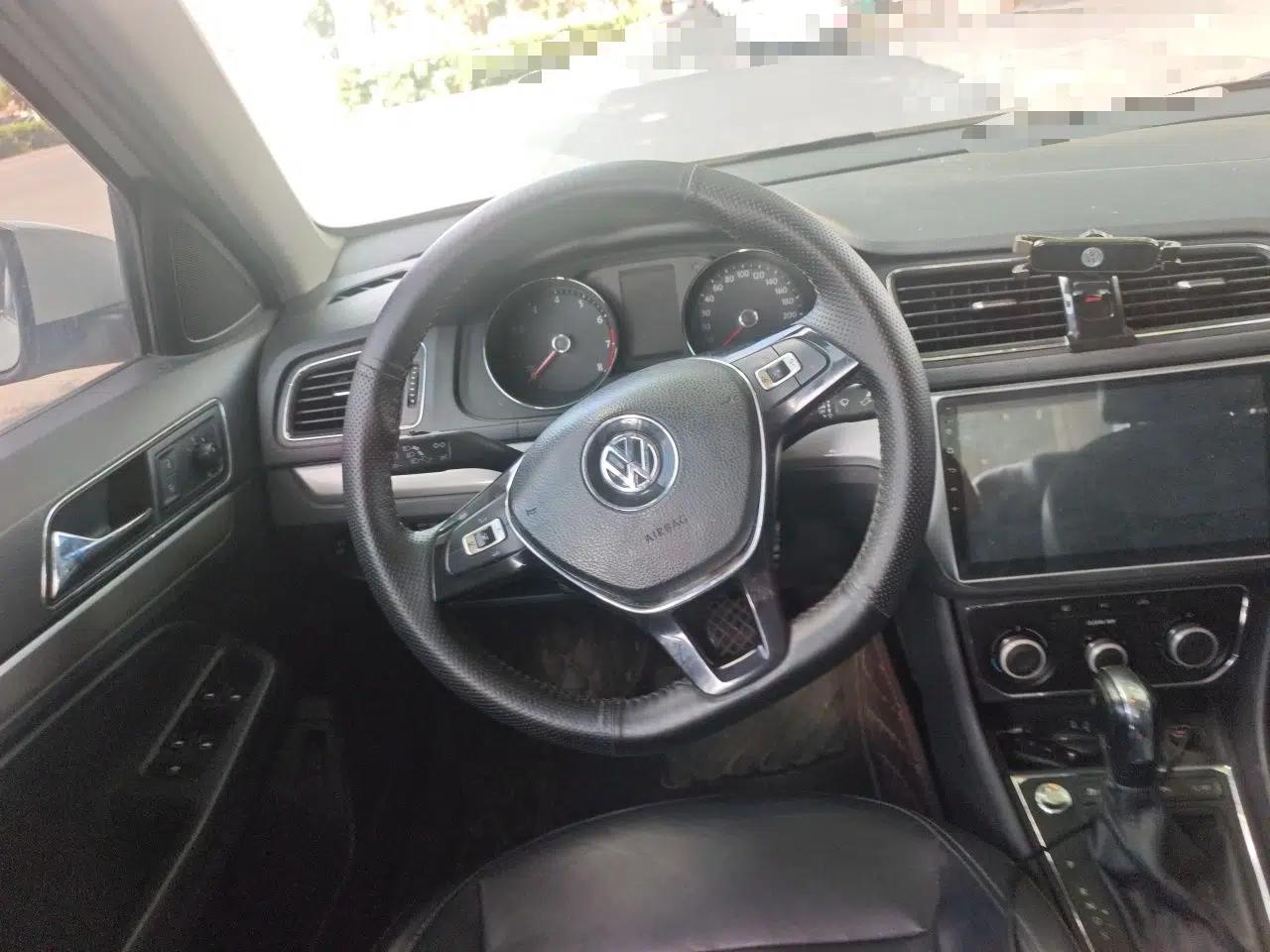 Volkswagen Lavida 2017 1.6L Automatic Comfort Edition — миниатюра 10