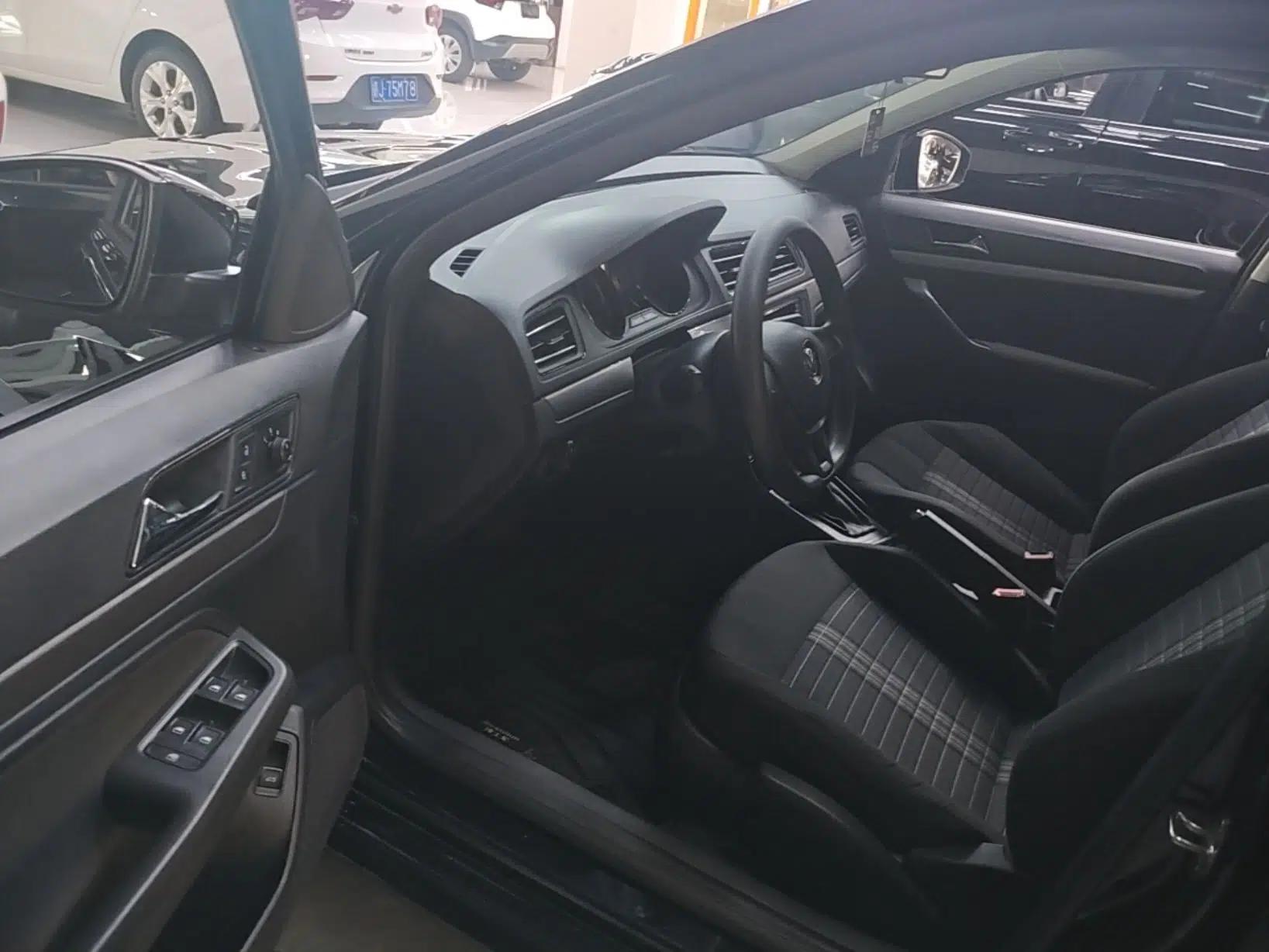 Volkswagen Lavida 2019 Lavida Start 1.5L Automatic Trendy Version China VI Standard — миниатюра 18