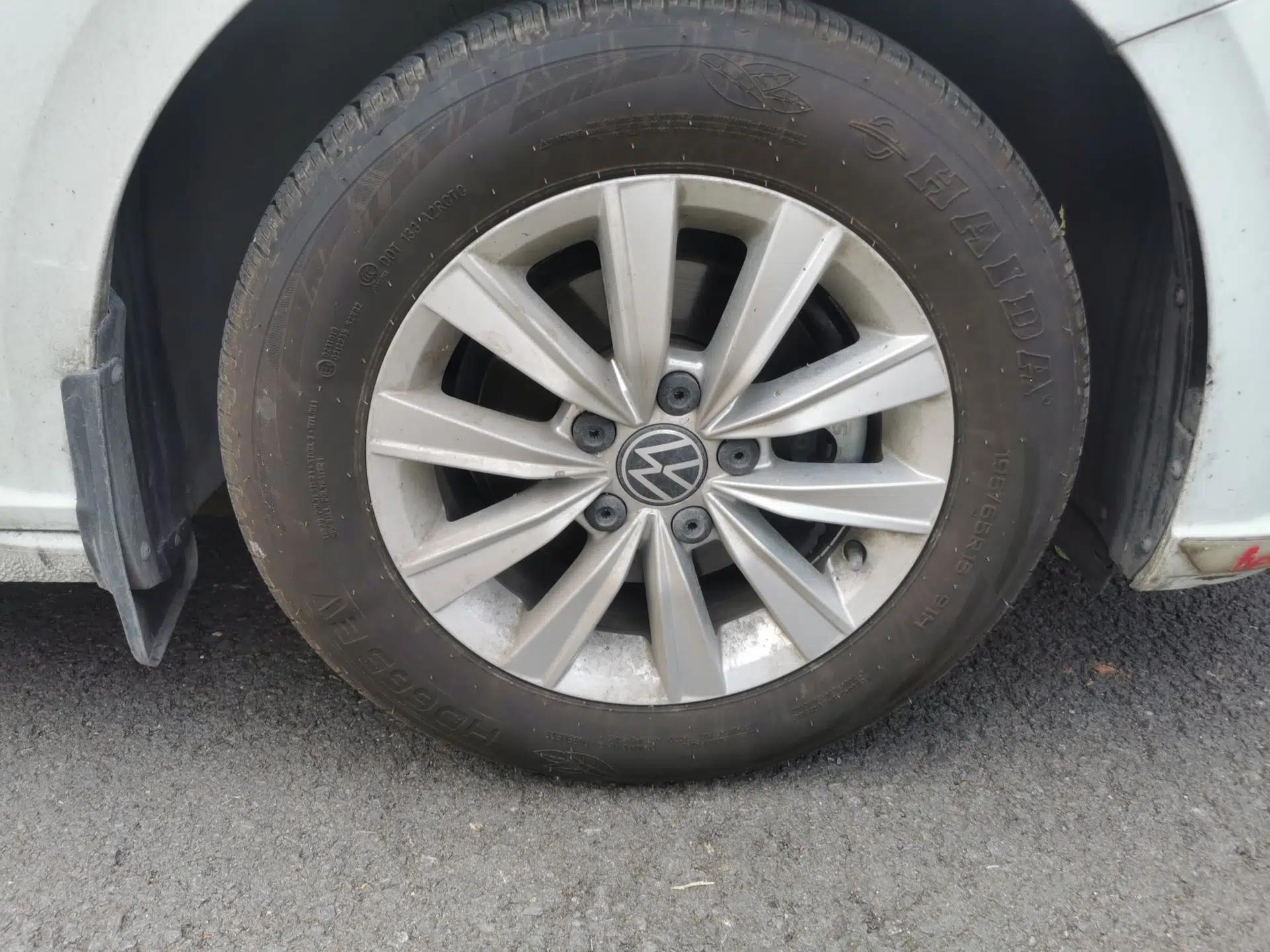 Volkswagen Lavida 2023 Revised 1.5L Automatic DeYi Edition — миниатюра 8