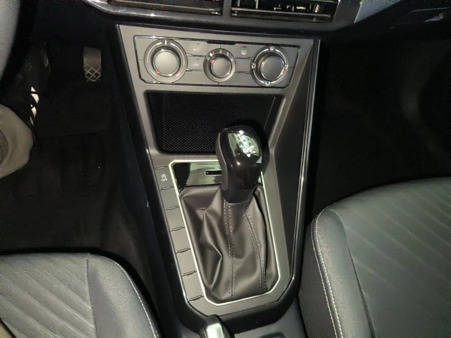 Volkswagen Lavida 2023 New Rui 1.5L Automatic New Yi Edition — миниатюра 16