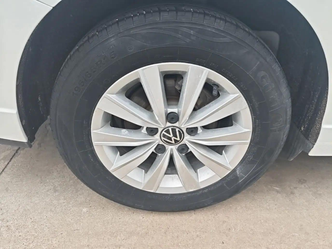 Volkswagen Lavida 2023 1.5L Automatic De Yi Edition — миниатюра 11