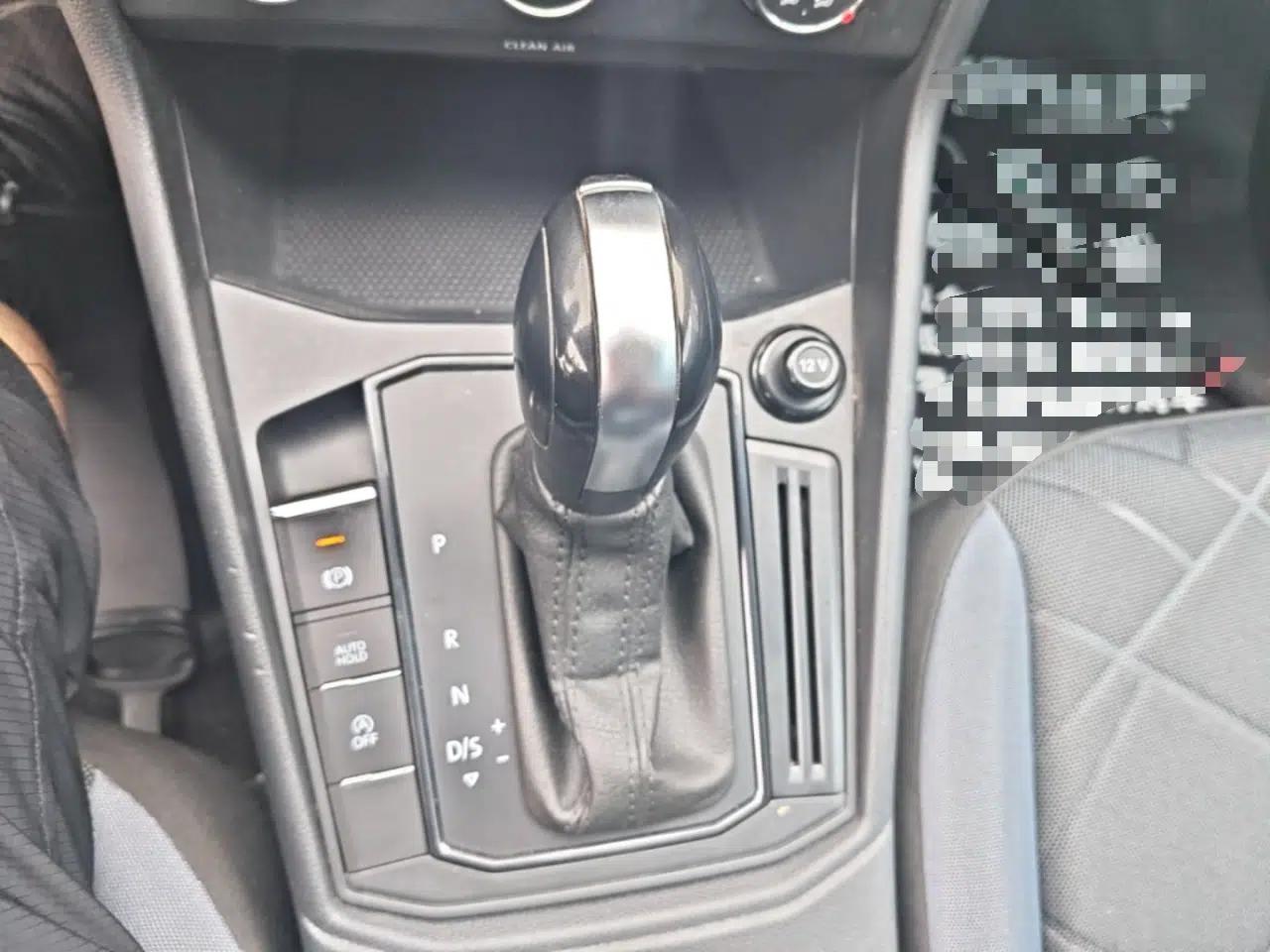 Volkswagen Lavida 2023 1.5L Automatic De Yi Edition — миниатюра 21