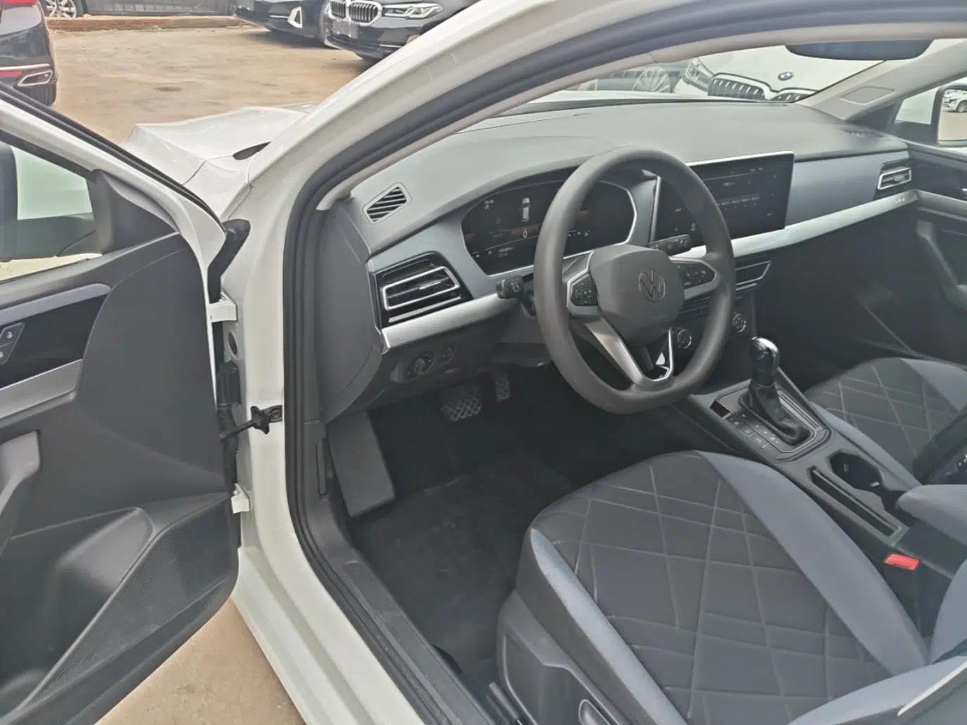 Volkswagen Lavida 2023 1.5L Automatic De Yi Edition — миниатюра 23