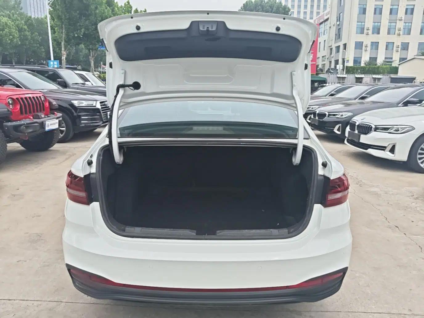 Volkswagen Lavida 2023 1.5L Automatic De Yi Edition — миниатюра 27