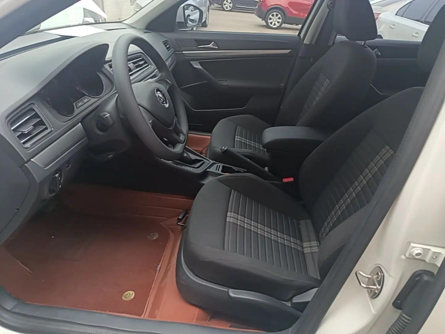 Volkswagen Lavida 2019 Lavida Start 1.5L Automatic Trendy Version China VI Standard — миниатюра 17