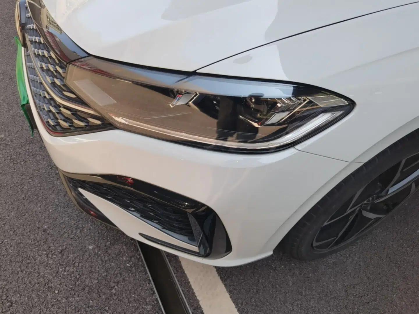 Volkswagen Lavida 2023 300TSI DSG Starry Full-Comfort Edition — миниатюра 8
