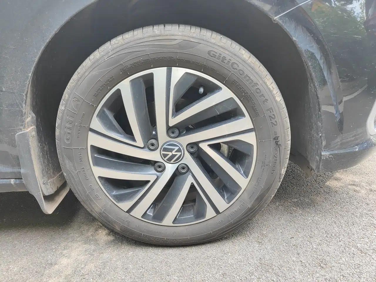 Volkswagen Lavida 2023 1.5L Automatic 5 Million Edition — миниатюра 8