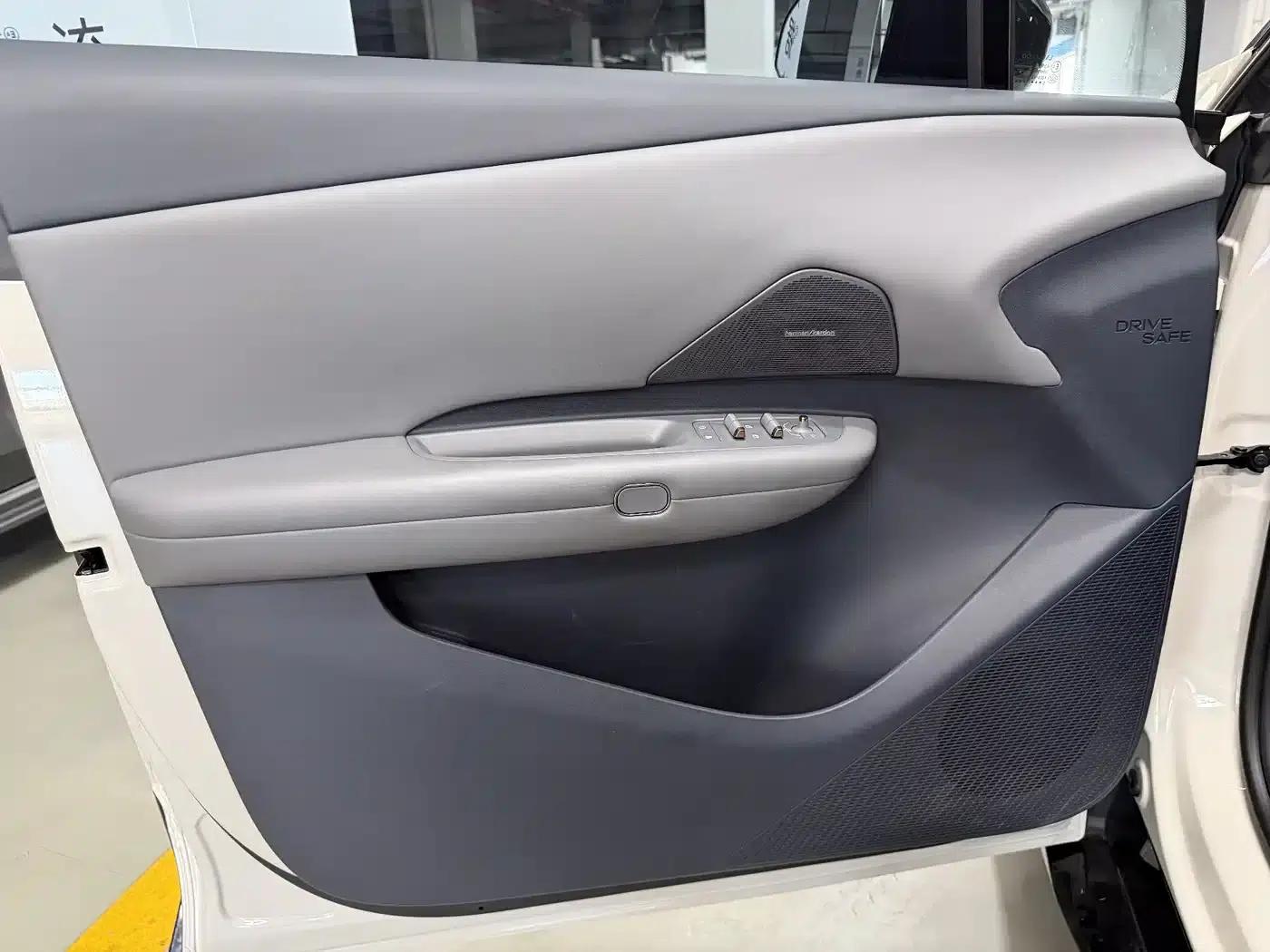 Lynk & Co Z20 2025 Model 530km RWD Pro — миниатюра 11