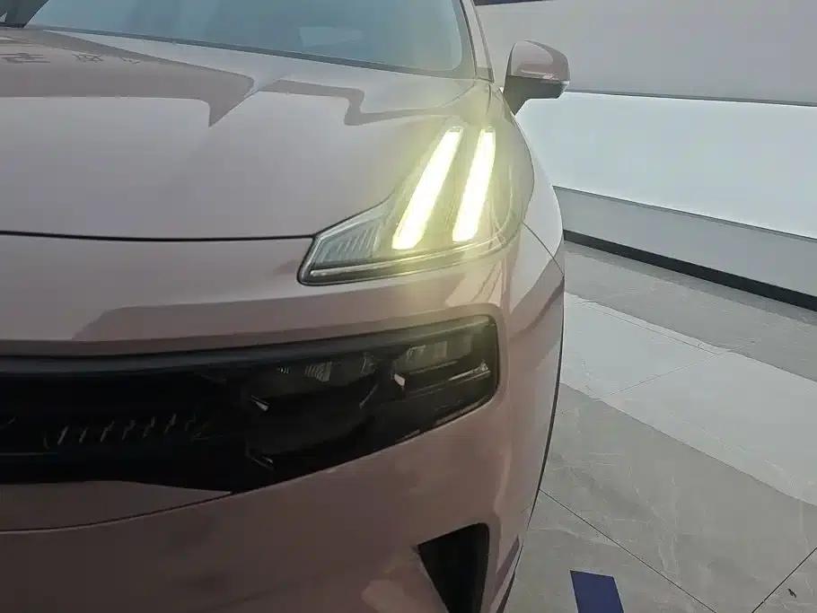 Lynk & Co 06 EM-P 2022 PHEV Shero Pink Special Edition — миниатюра 5