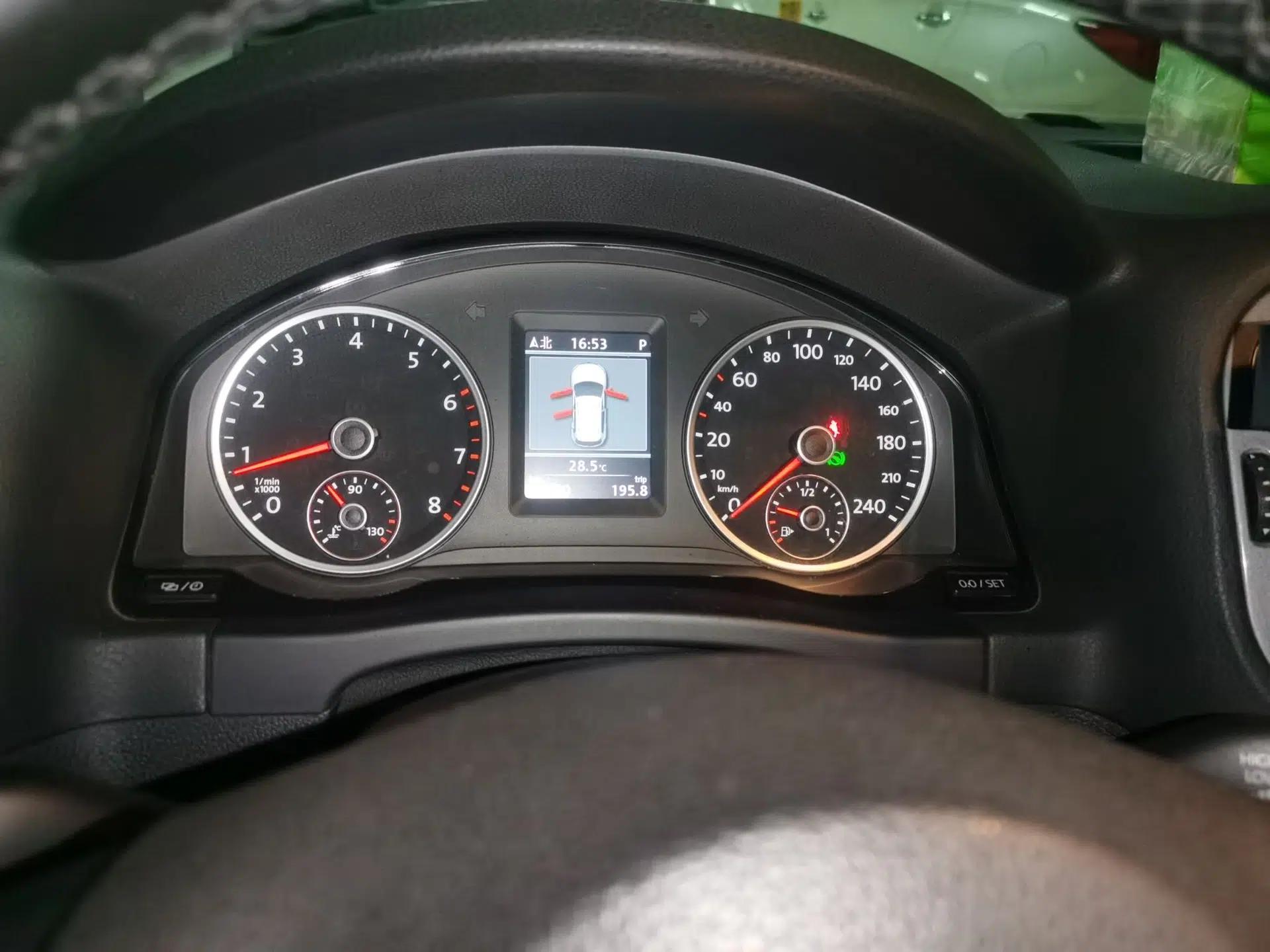 Volkswagen Tiguan 2012 2.0 TSI Comfort Edition — миниатюра 11