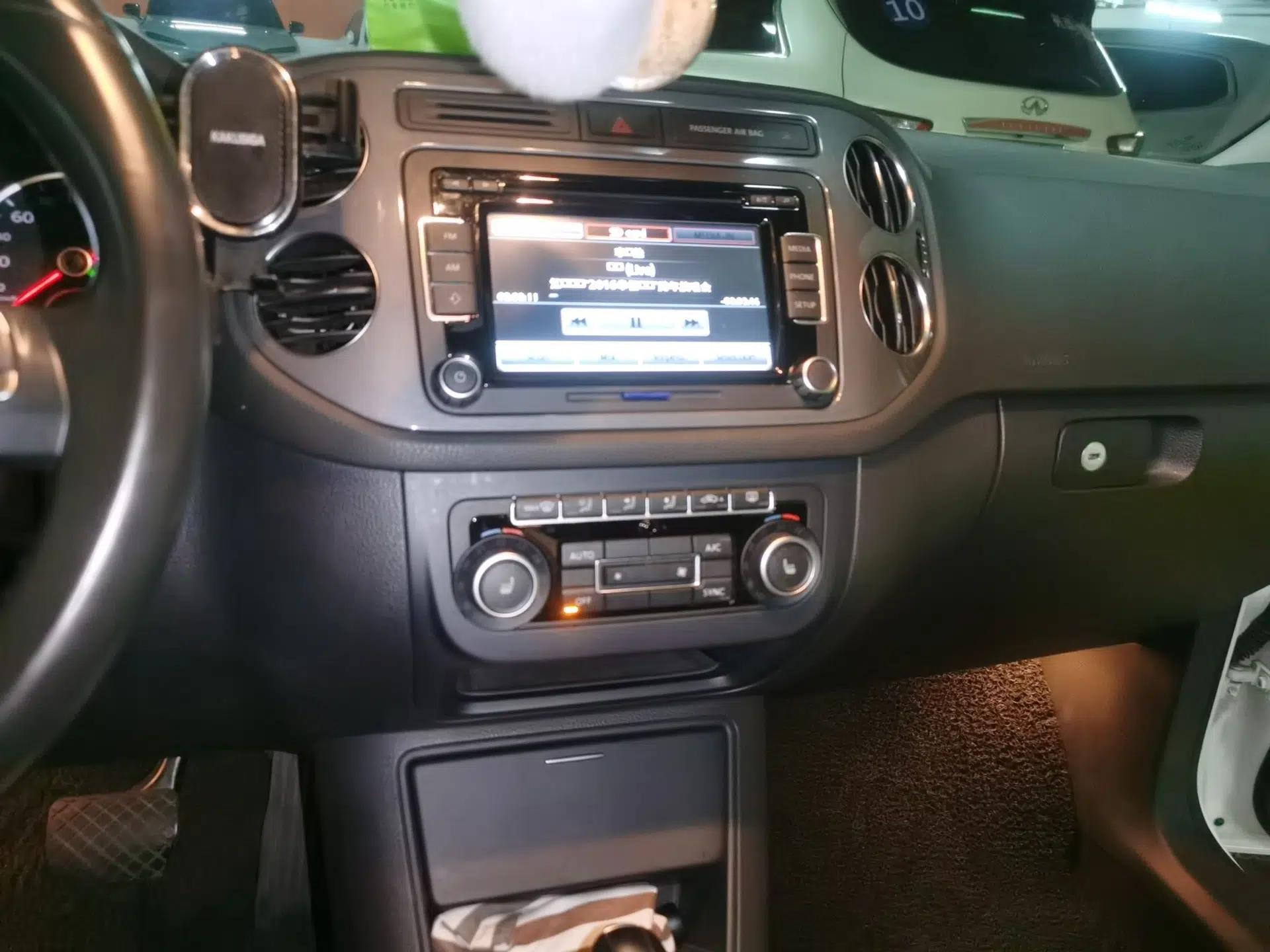 Volkswagen Tiguan 2012 2.0 TSI Comfort Edition — миниатюра 13