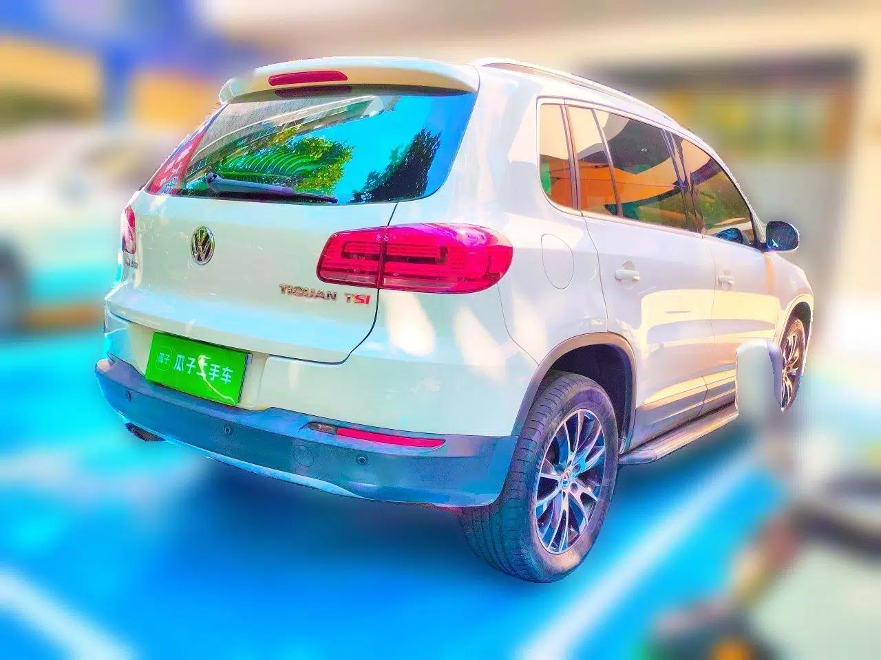 Volkswagen Tiguan 2015 1.8TSI Automatic Two-Wheel Drive Luxury Model — миниатюра 6