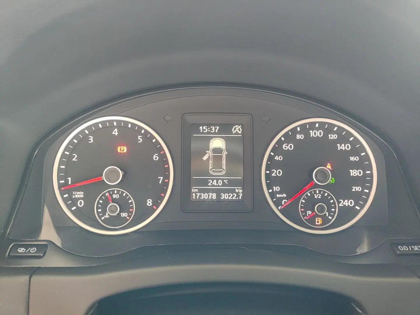 Volkswagen Tiguan 2016 280TSI Automatic Two-Wheel-Drive Silk Road Style Edition — миниатюра 14