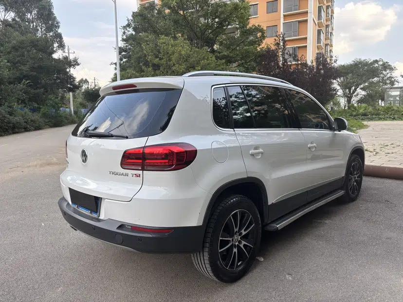 Volkswagen Tiguan 2013 1.8TSI Automatic Two-Wheel Drive Luxury Model — миниатюра 2
