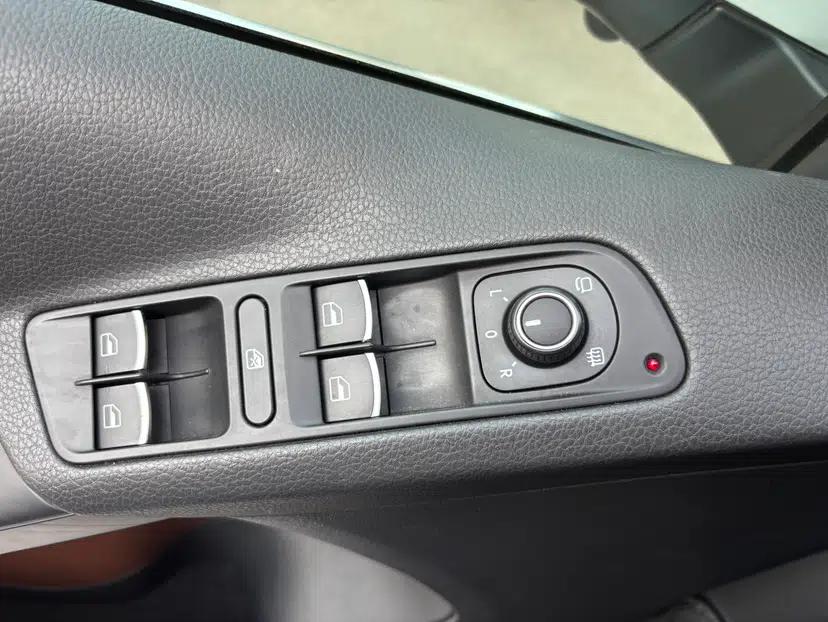 Volkswagen Tiguan 2013 1.8TSI Automatic Two-Wheel Drive Luxury Model — миниатюра 27