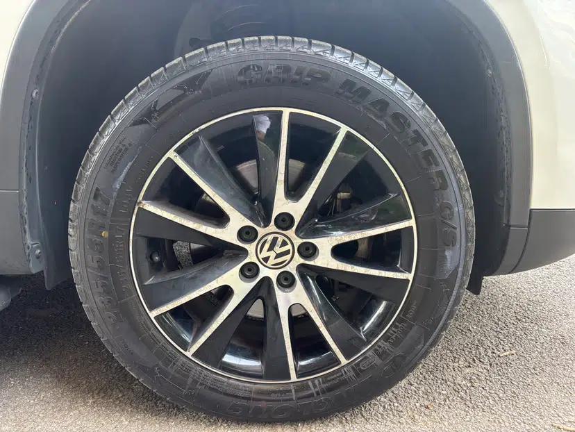 Volkswagen Tiguan 2013 1.8TSI Automatic Two-Wheel Drive Luxury Model — миниатюра 6