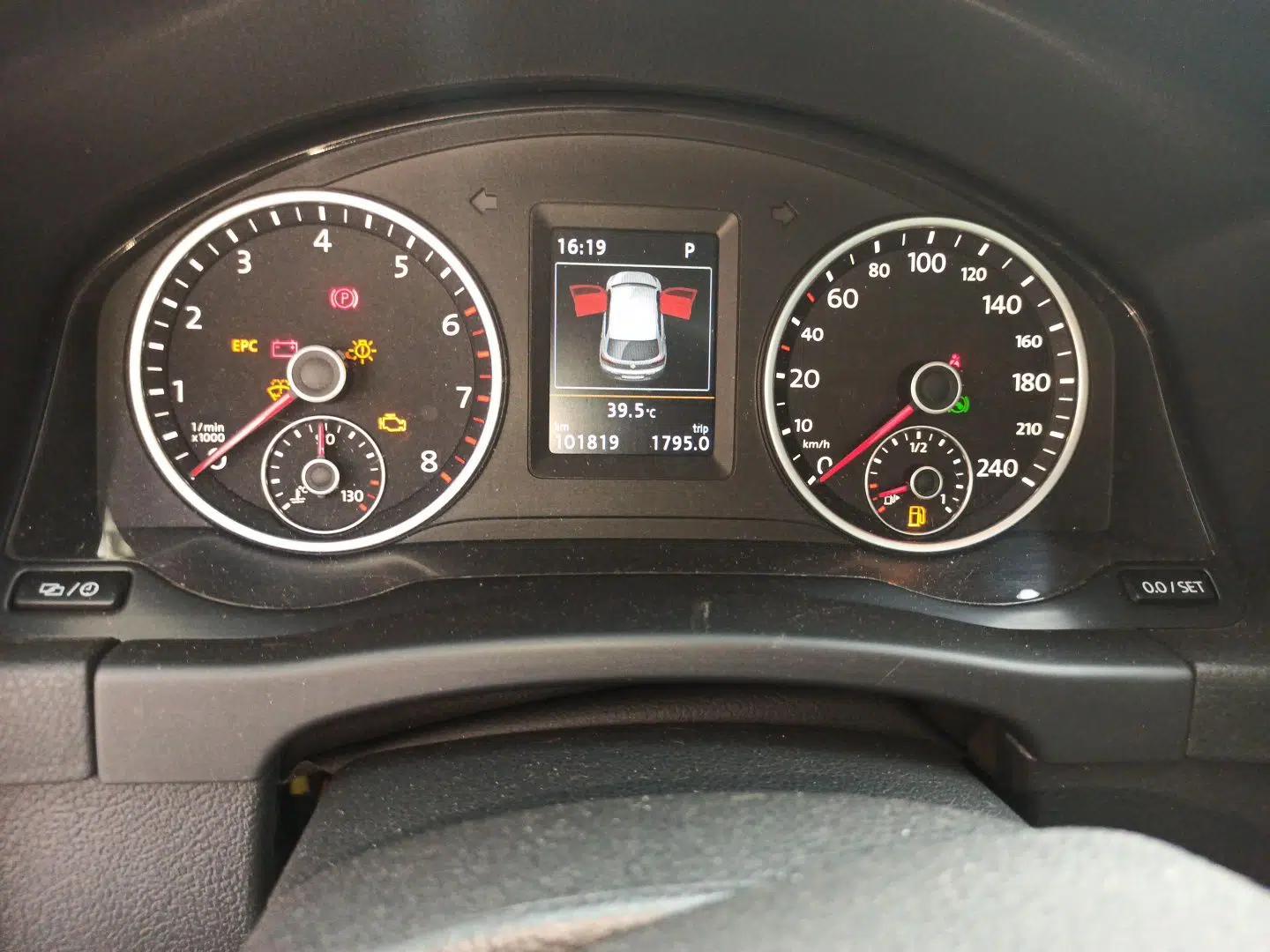 Volkswagen Tiguan 2015 1.8TSI Automatic All-Wheel-Drive Luxury Model — миниатюра 9