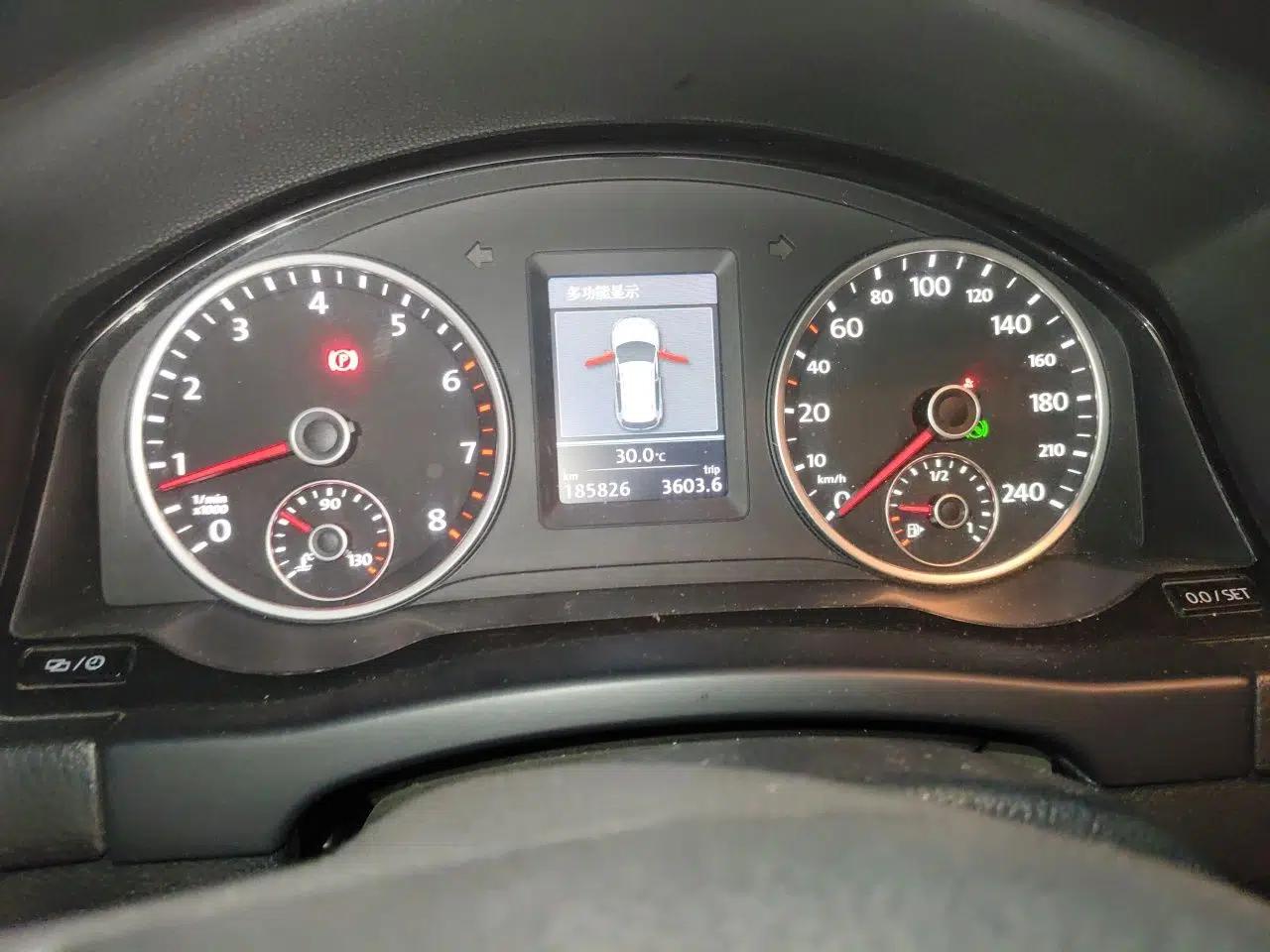 Volkswagen Tiguan 2013 2.0 TSI Automatic All-Wheel-Drive Flagship Edition — миниатюра 11