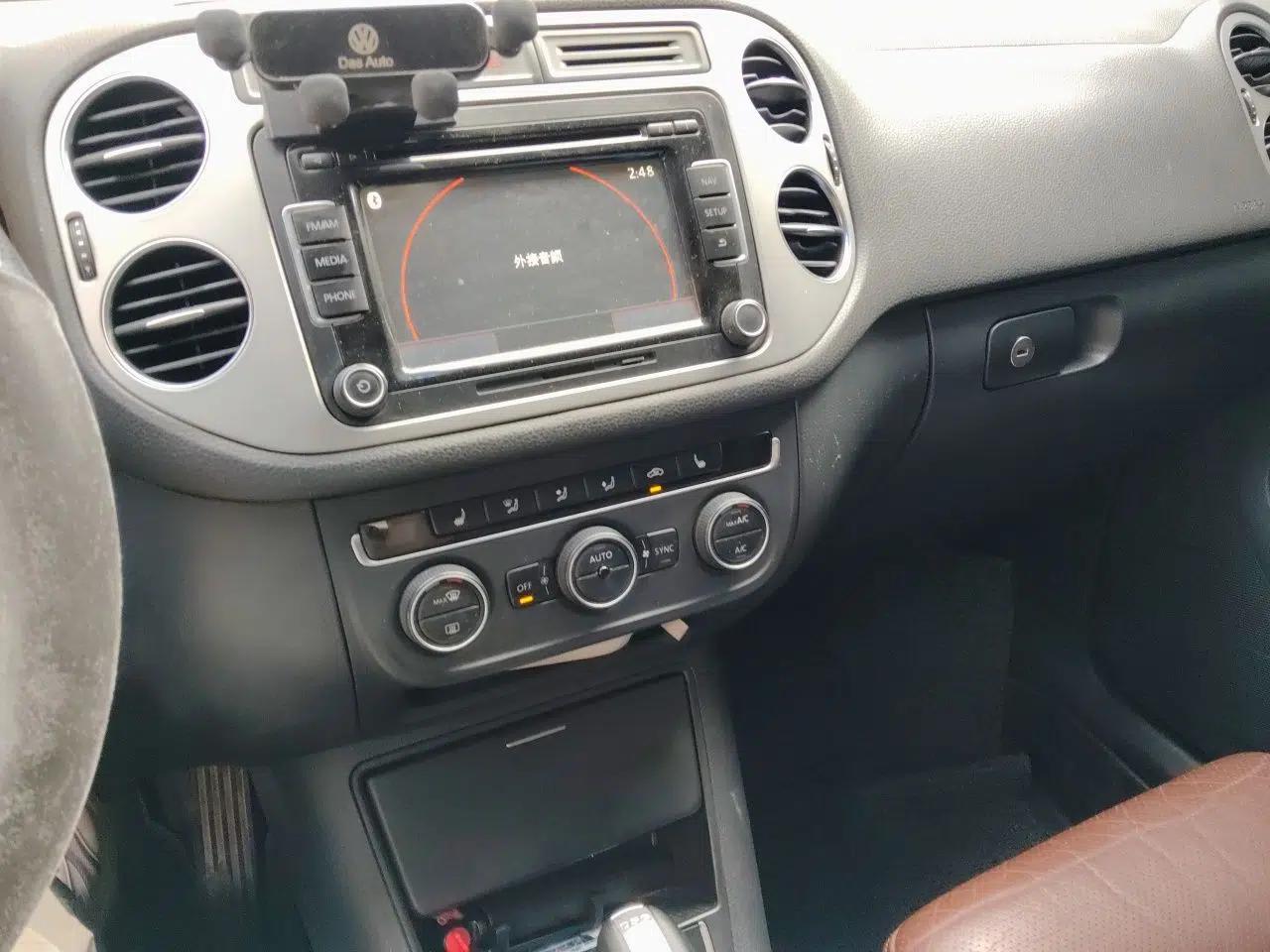 Volkswagen Tiguan 2013 2.0 TSI Automatic All-Wheel Drive Luxury Edition — миниатюра 13