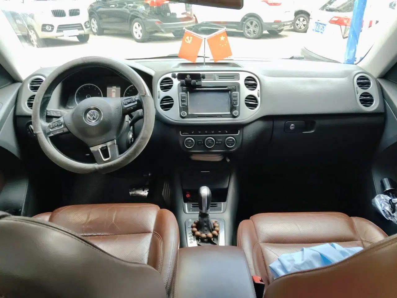 Volkswagen Tiguan 2013 2.0 TSI Automatic All-Wheel Drive Luxury Edition — миниатюра 9
