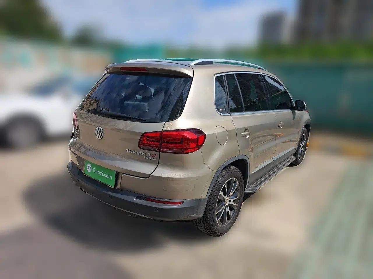 Volkswagen Tiguan 2015 1.8TSI Automatic All-Wheel-Drive Luxury Model — миниатюра 6
