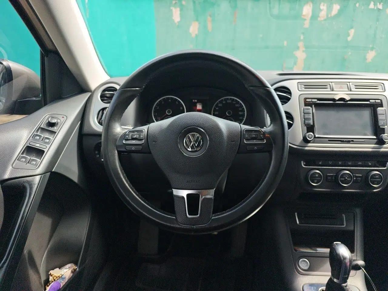 Volkswagen Tiguan 2015 1.8TSI Automatic All-Wheel-Drive Luxury Model — миниатюра 10