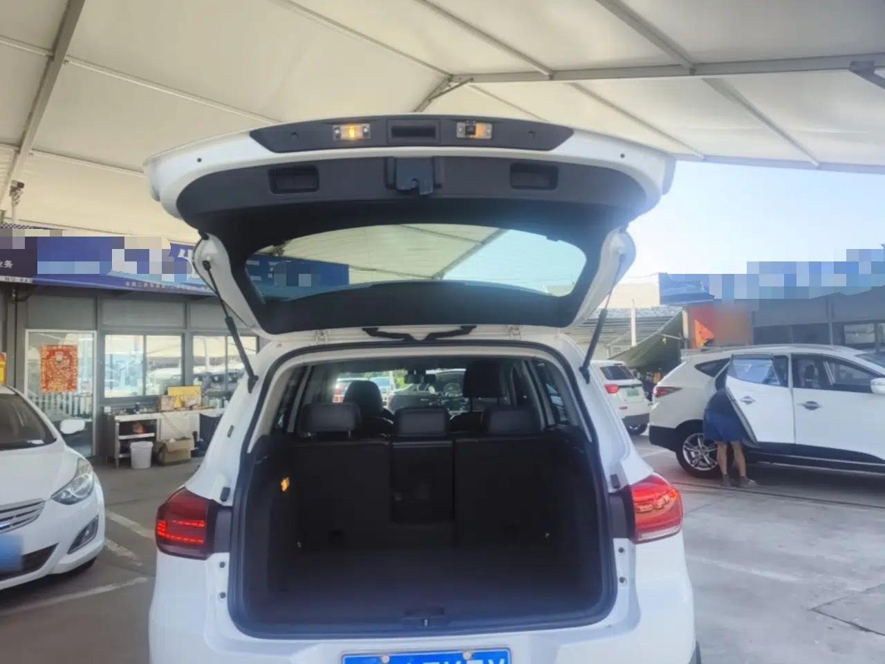 Volkswagen Tiguan 2016 280TSI Automatic Two-Wheel Drive Silk Road Comfort Edition — миниатюра 28