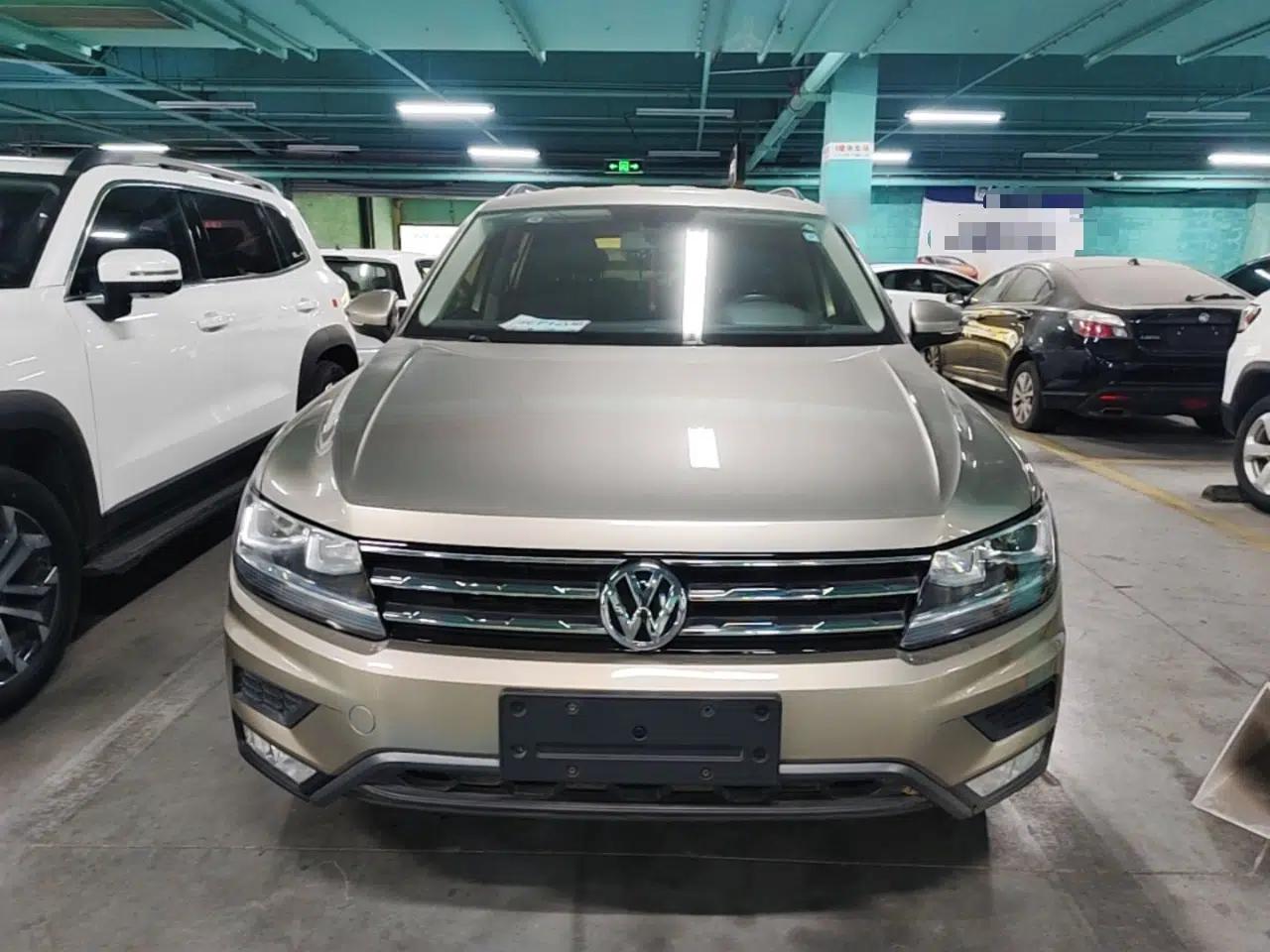 Volkswagen Tiguan L 2017 330TSI Automatic Two-Wheel Drive Luxury Edition — миниатюра 2