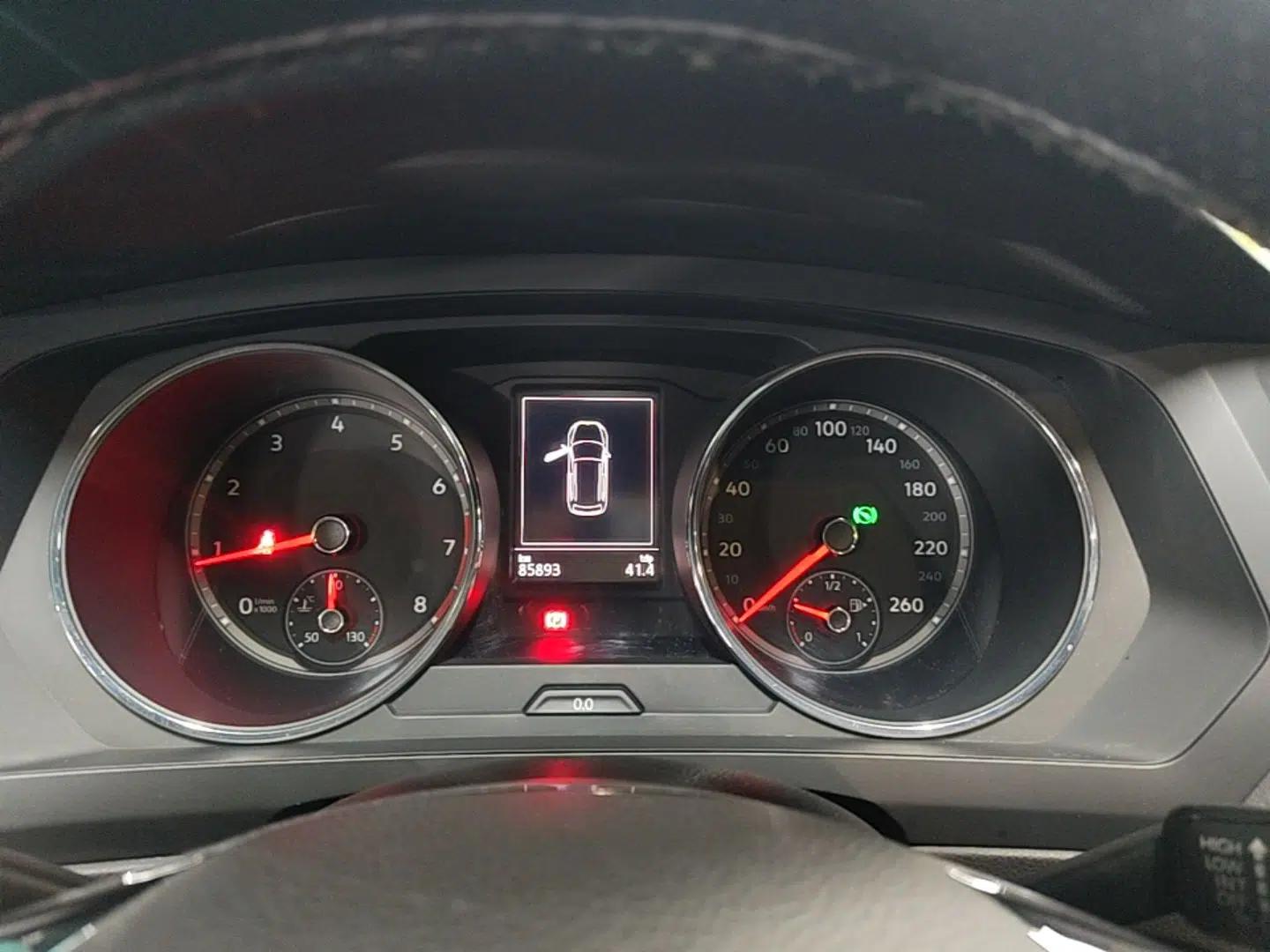 Volkswagen Tiguan L 2017 330TSI Automatic Two-Wheel Drive Luxury Edition — миниатюра 14